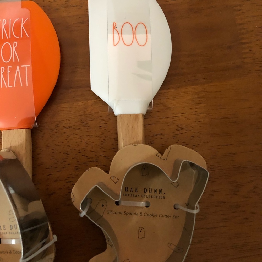 NWT Rae Dunn Spatula & Cookie Cutter Sets - Picture 5 of 5